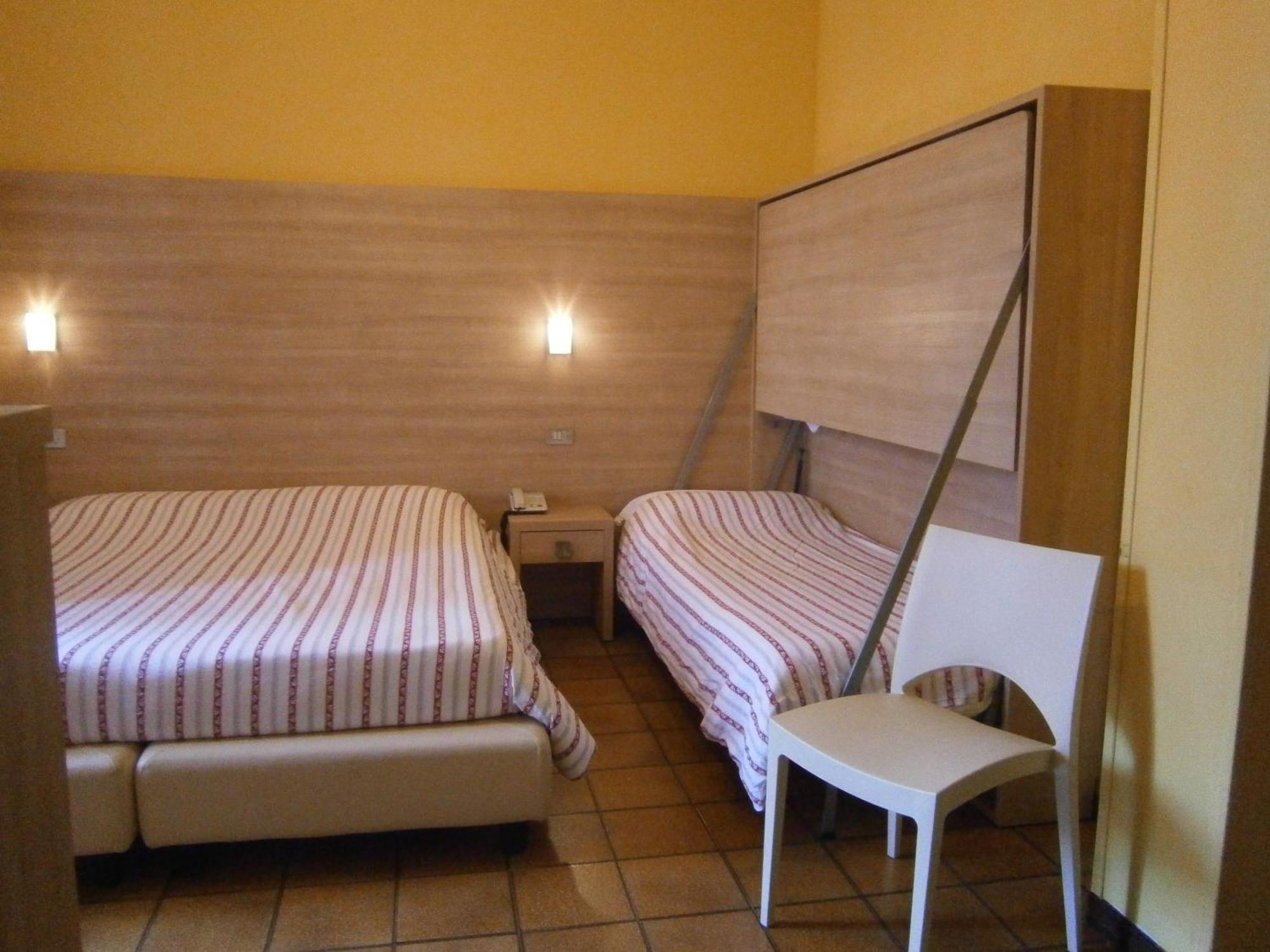 Hotel Chiara Sirmione Rum bild