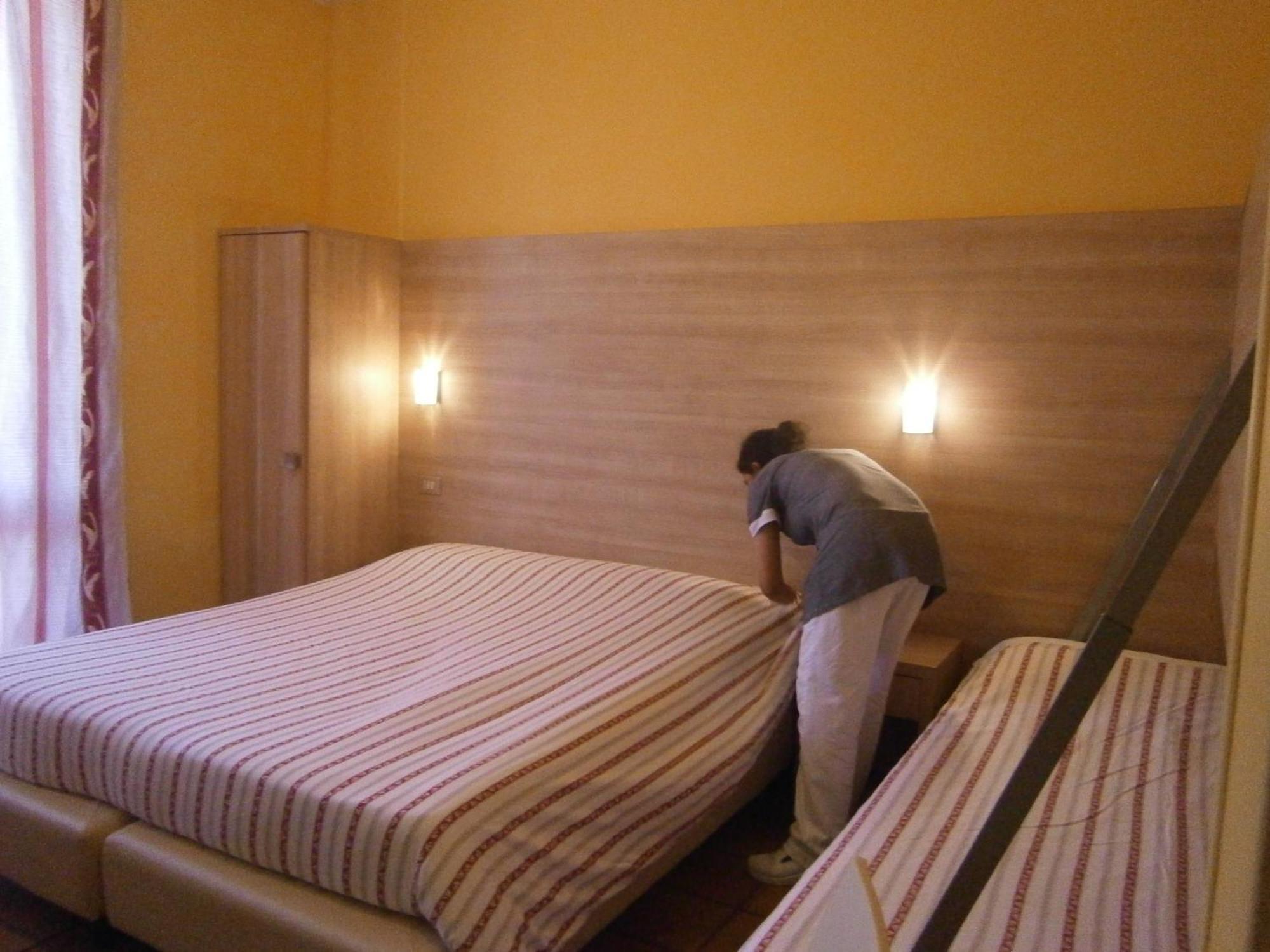 Hotel Chiara Sirmione Rum bild